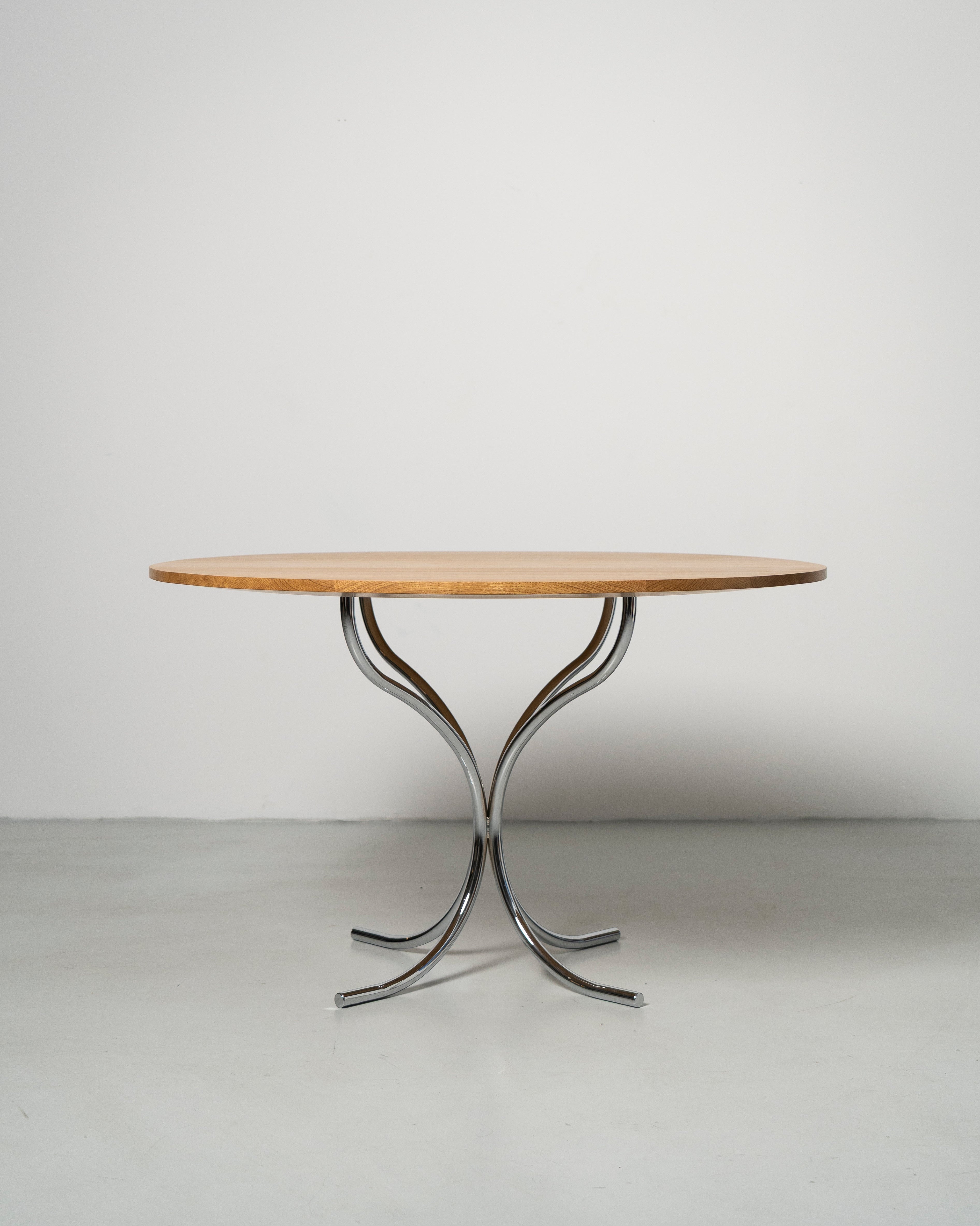 PH Table by Poul Henningsen, Danish design classic (1930s) Round table with wooden top and metal base