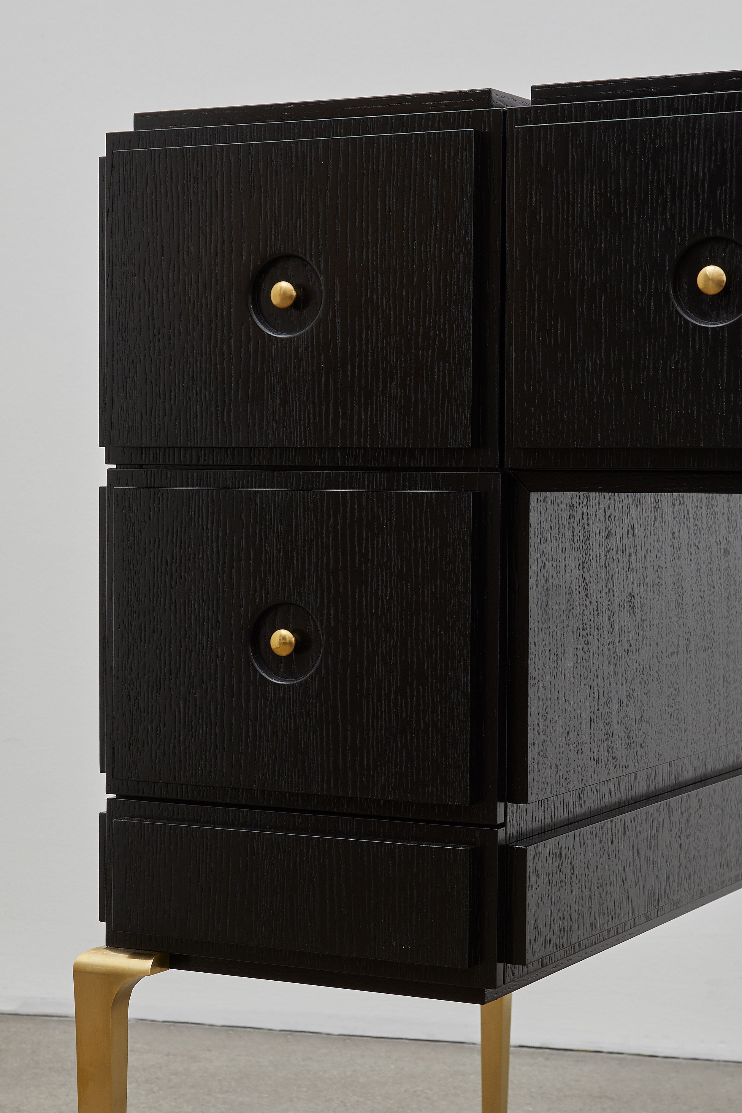 PH Grand Dressing Table by Poul Henningsen, Danish design classic (1919)
Black PH Grand Dressing Table with five drawers and gold-colored accents on the frame and handles, featuring a fold-down mirror.