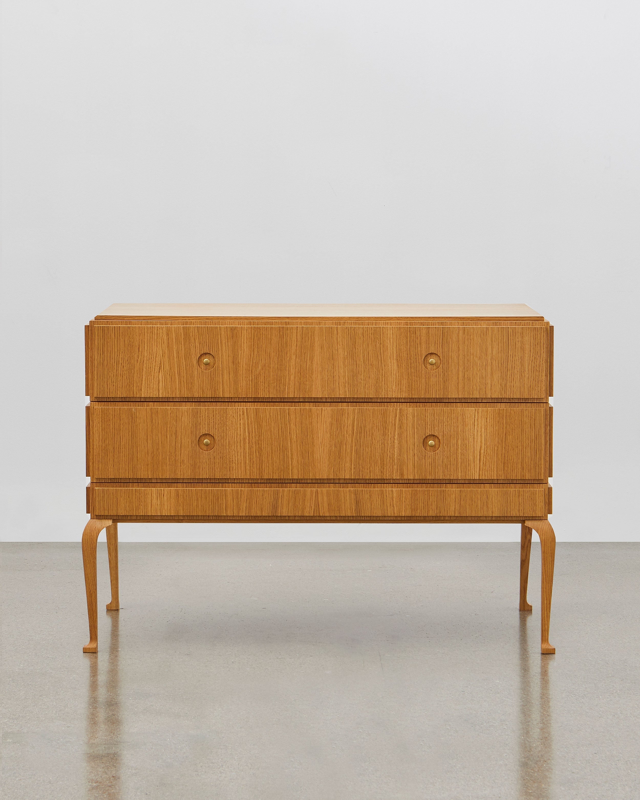 PH Grand Chest of Drawers by Poul Henningsen, Danish design classic (1930s) natural oak with wooden legs and brass handles with two drawers