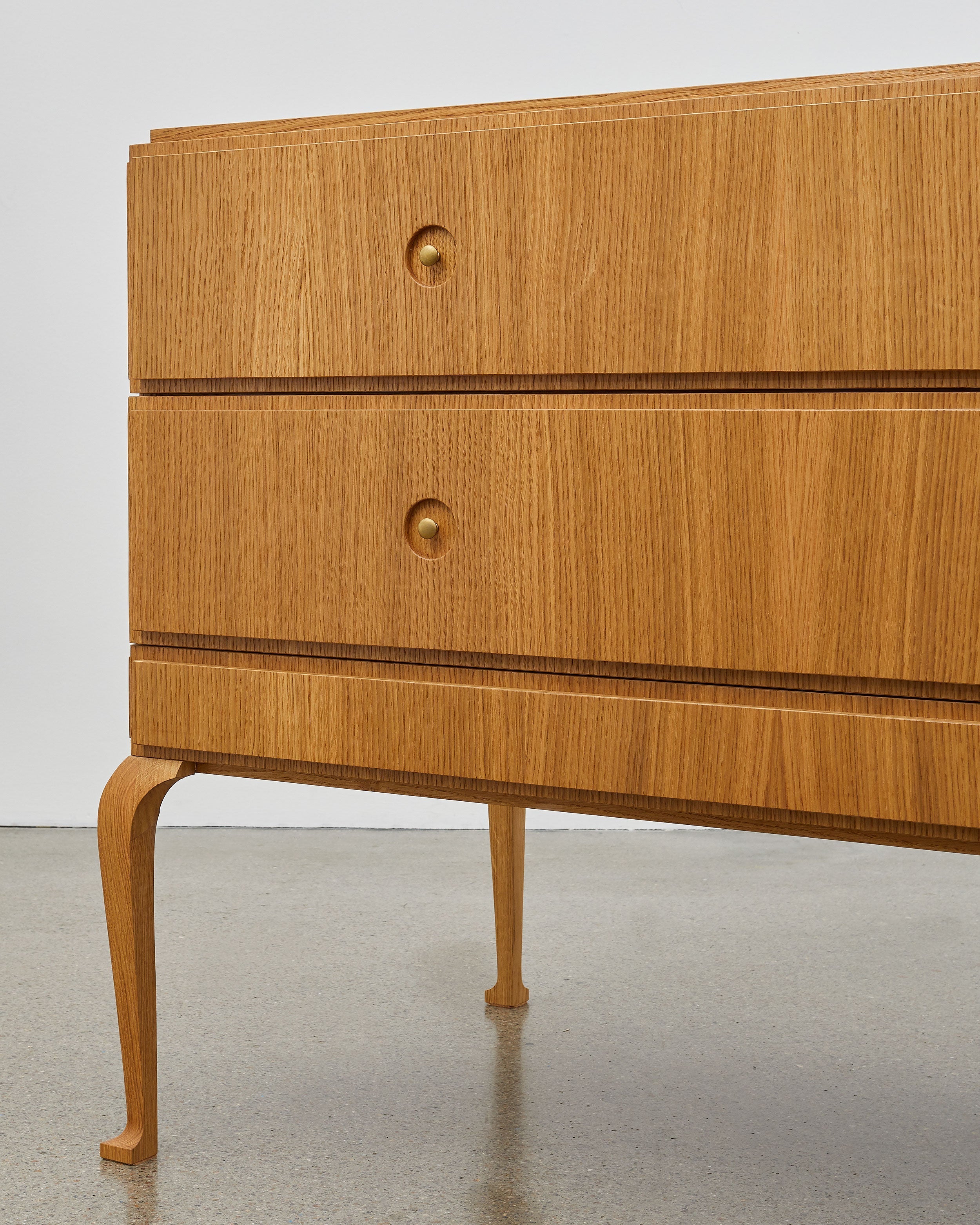 PH Grand Chest of Drawers by Poul Henningsen, Danish design classic (1930s) natural oak with wooden legs and brass handles with two drawers