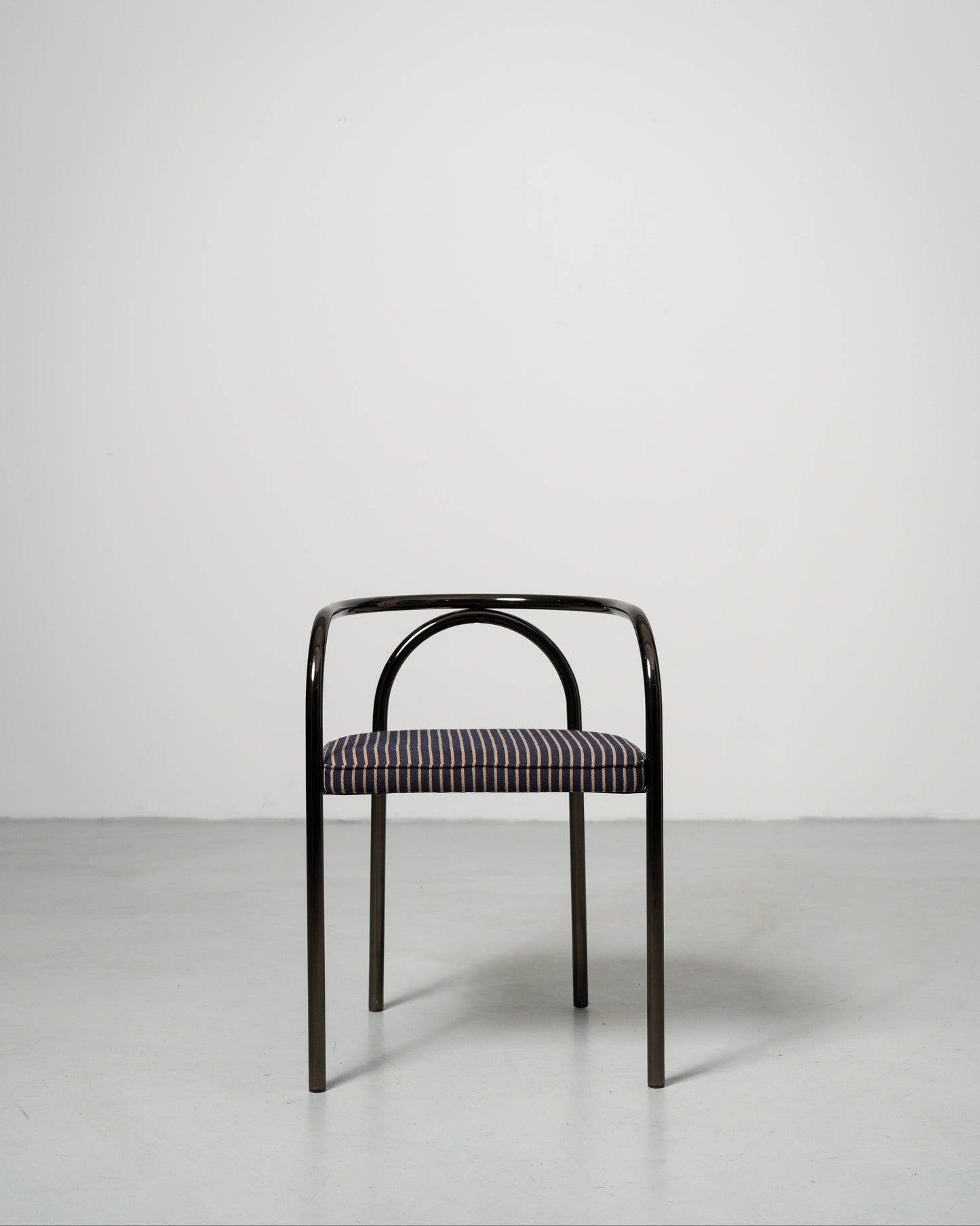 PH Chair by Poul Henningsen, Danish design classic (1932) Black metal chair with woven seat 