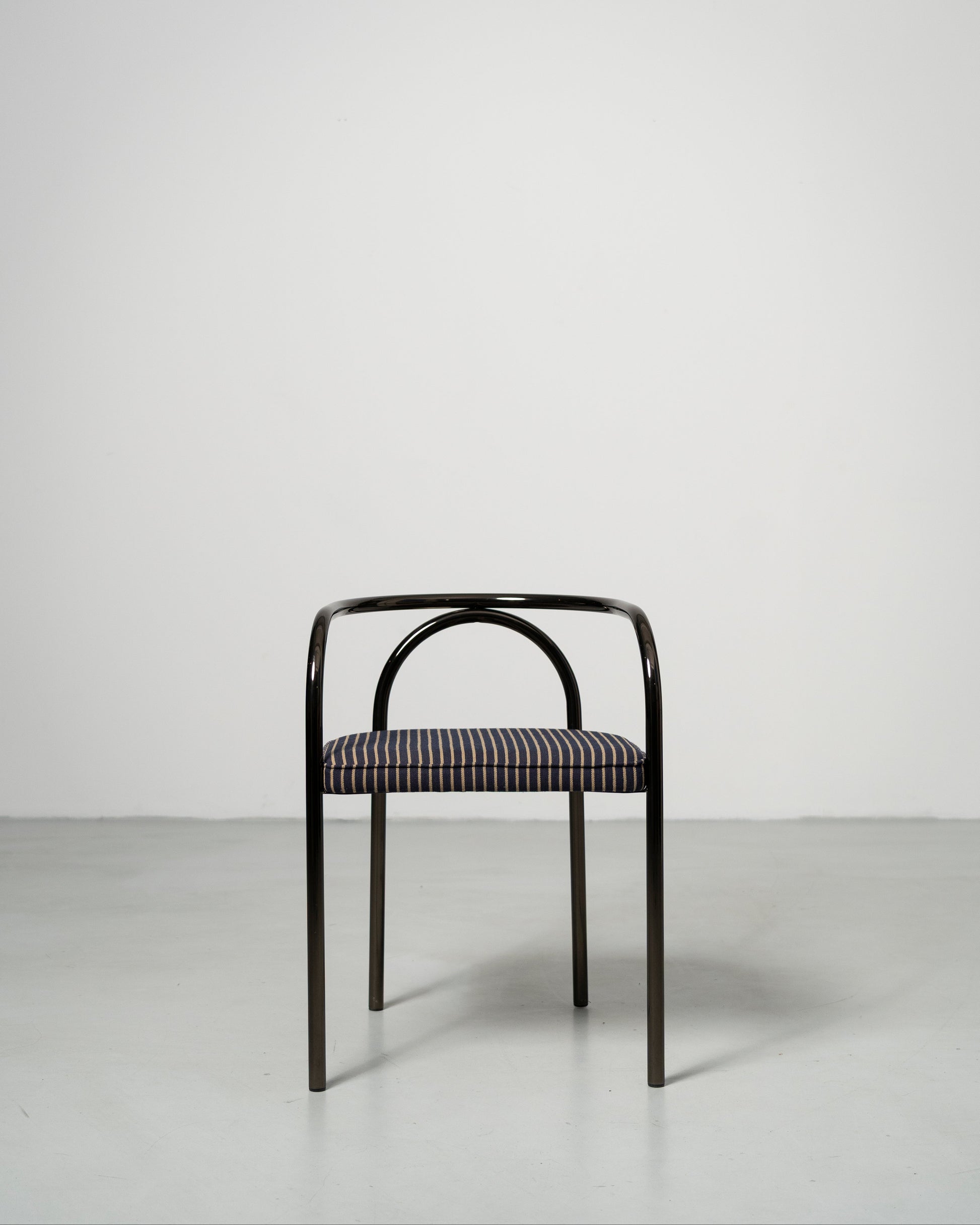 PH Chair by Poul Henningsen, Danish design classic (1932) Black metal chair with woven seat 