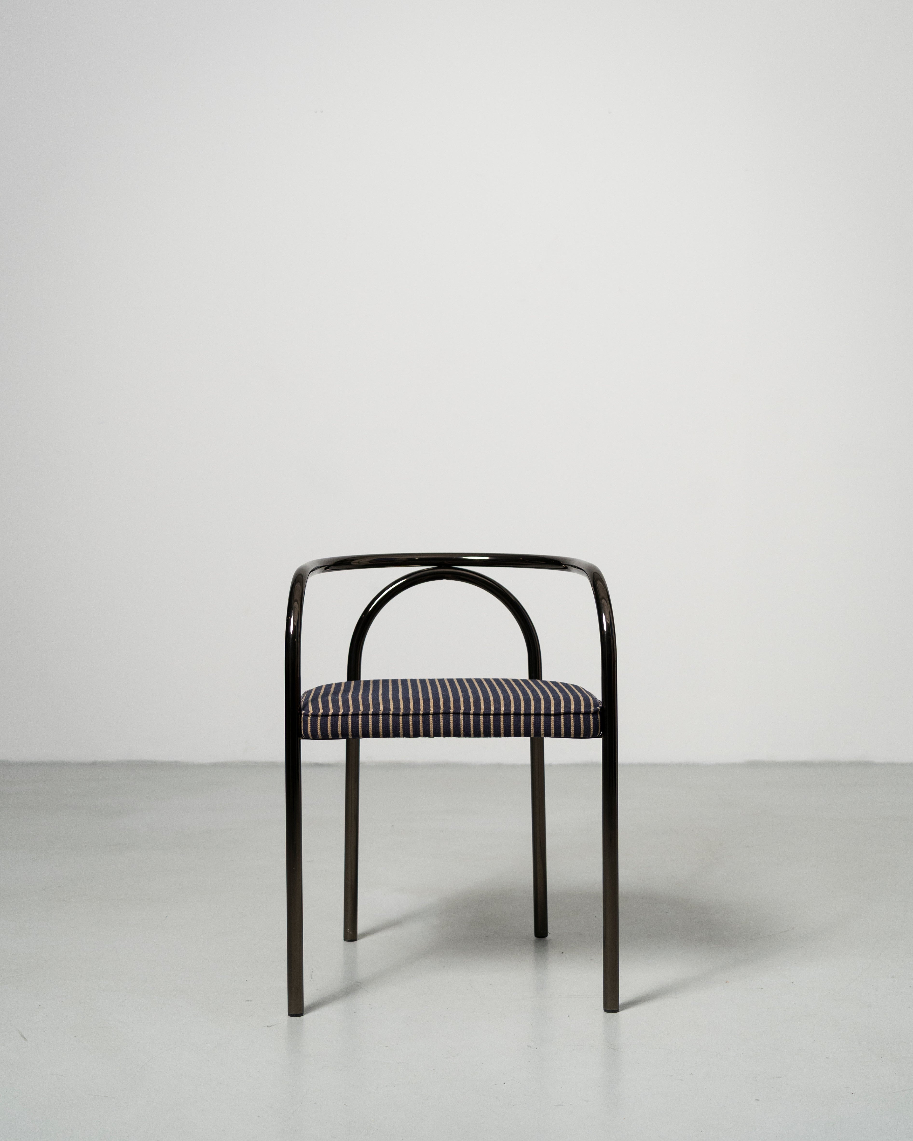 PH Chair by Poul Henningsen, Danish design classic (1932) Black metal chair with woven seat 