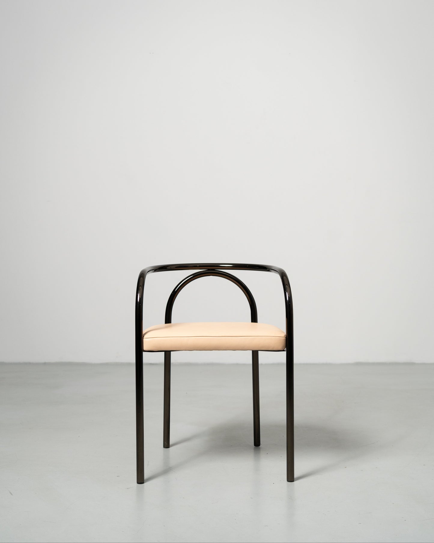 PH Chair by Poul Henningsen, Danish design classic (1932) Chair with black frame and beige leather seat 