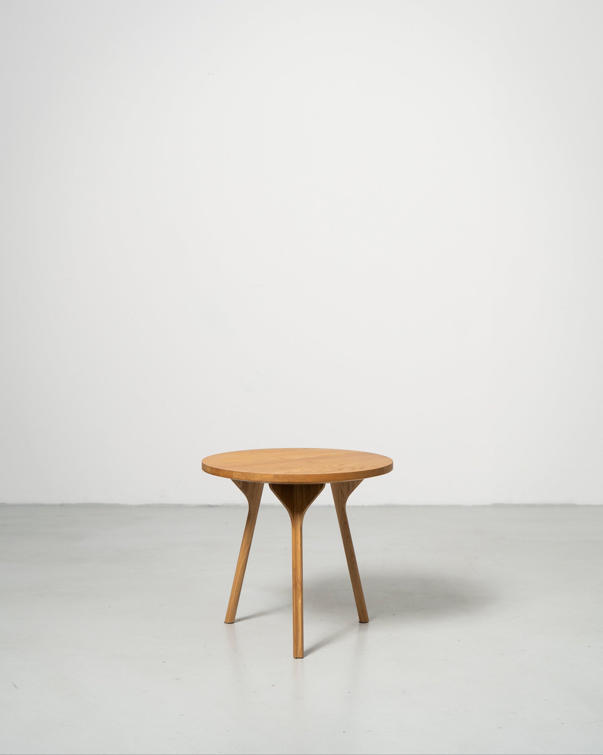 PH Circle Table Lounge by Poul Henningsen, Danish design classic (1937)
Wooden side table 