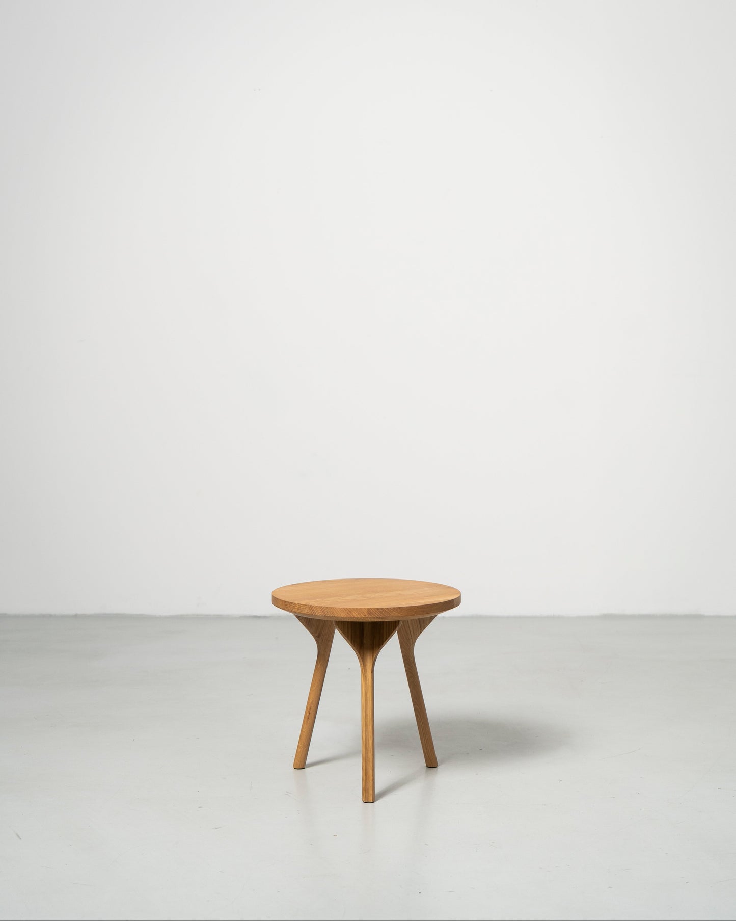 PH Circle Table Lounge by Poul Henningsen, Danish design classic (1937)
Wooden side table 