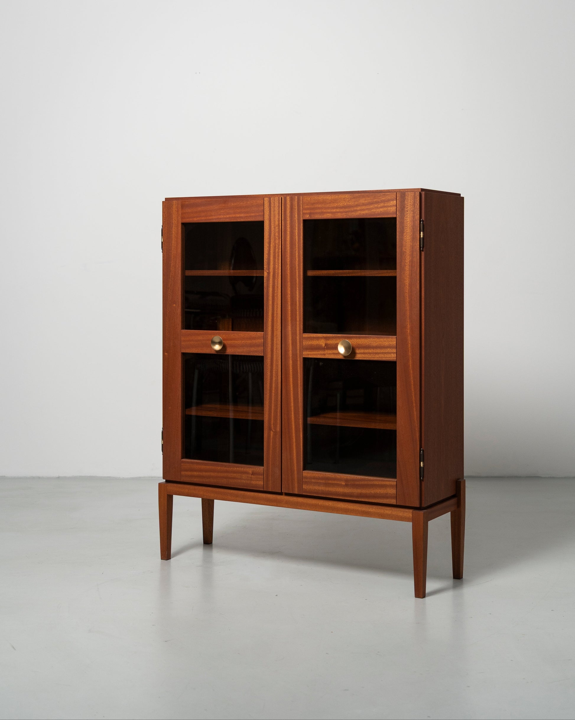 PH Display Cabinet by Poul Henningsen, Danish design classic (1930s)
mahogany cabinet with glass doors and brass handles