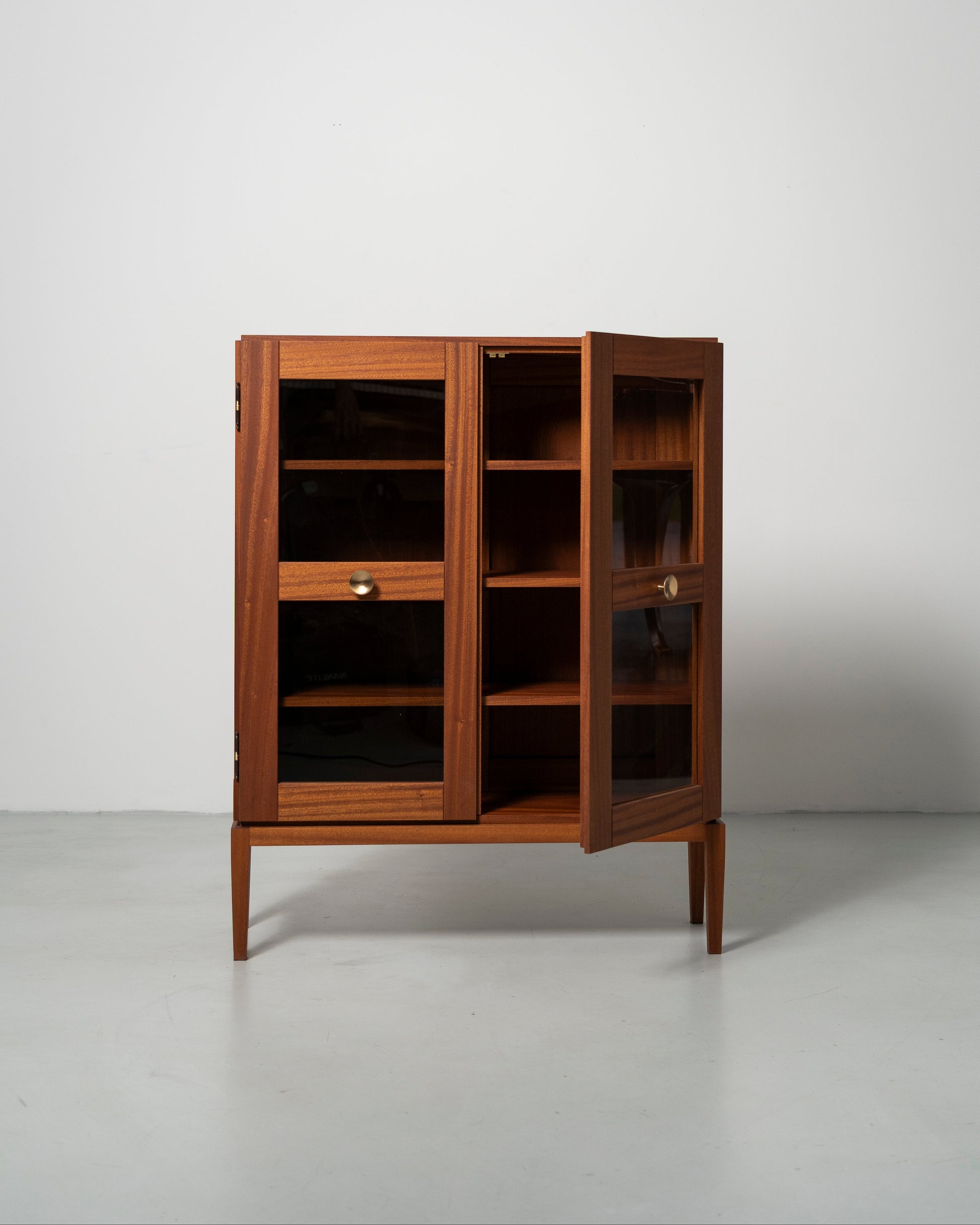 PH Display Cabinet by Poul Henningsen, Danish design classic (1930s)
mahogany cabinet with glass doors and brass handles