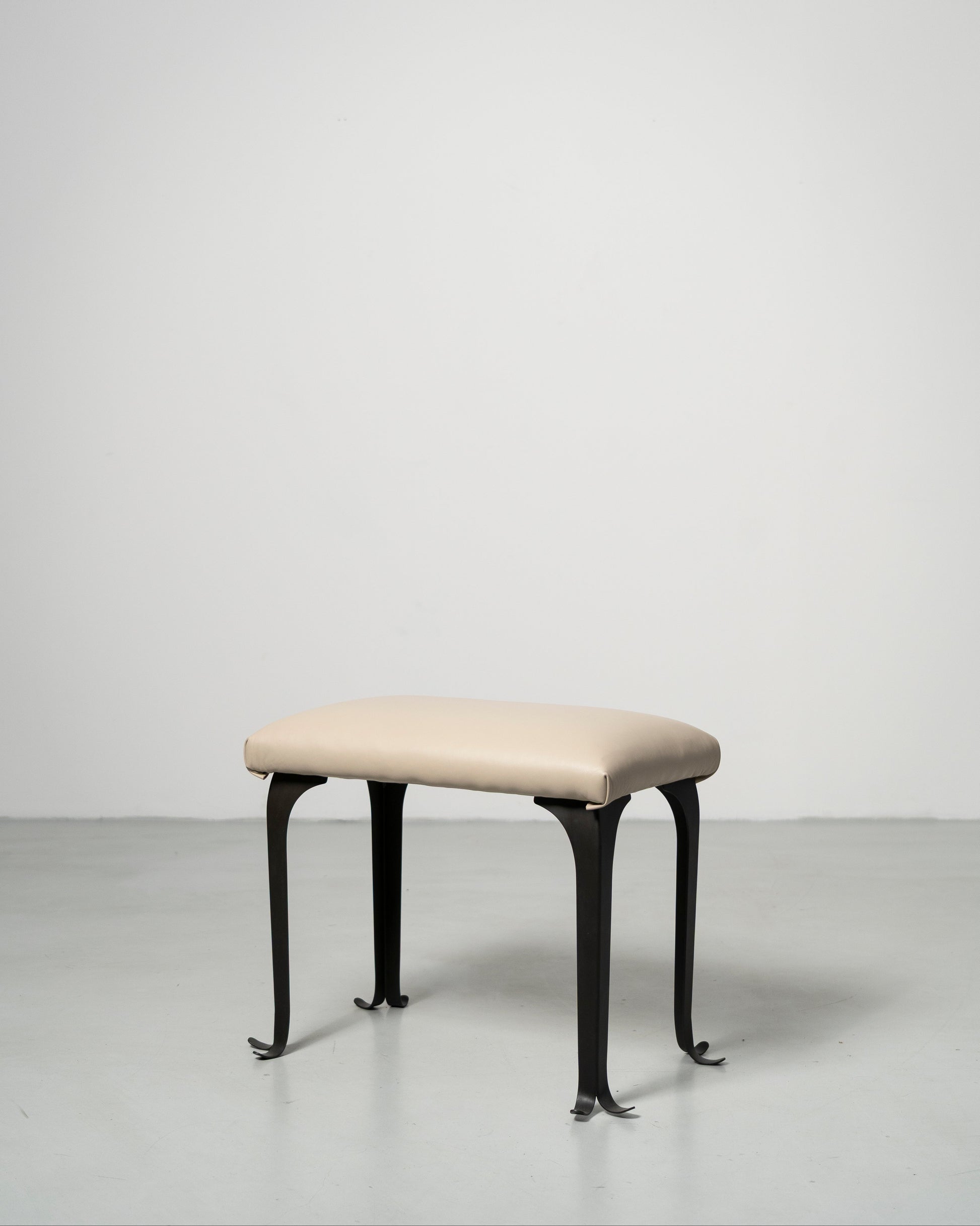 PH Piano Bench by Poul Henningsen, Danish design classic beige leather seat with black metal legs 