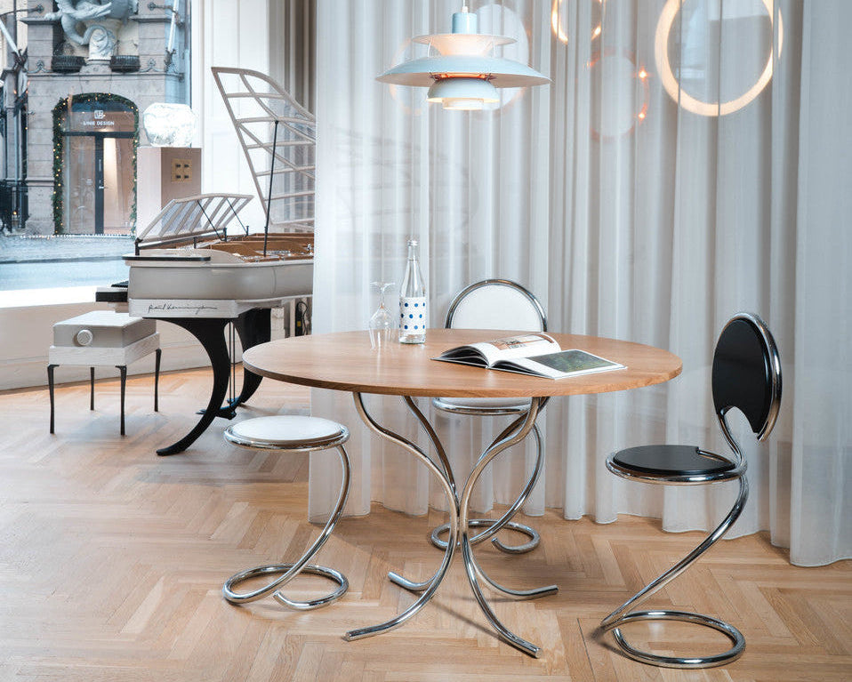 PH Table by Poul Henningsen, Danish design classic (1930s) Round table with wooden top and metal base 