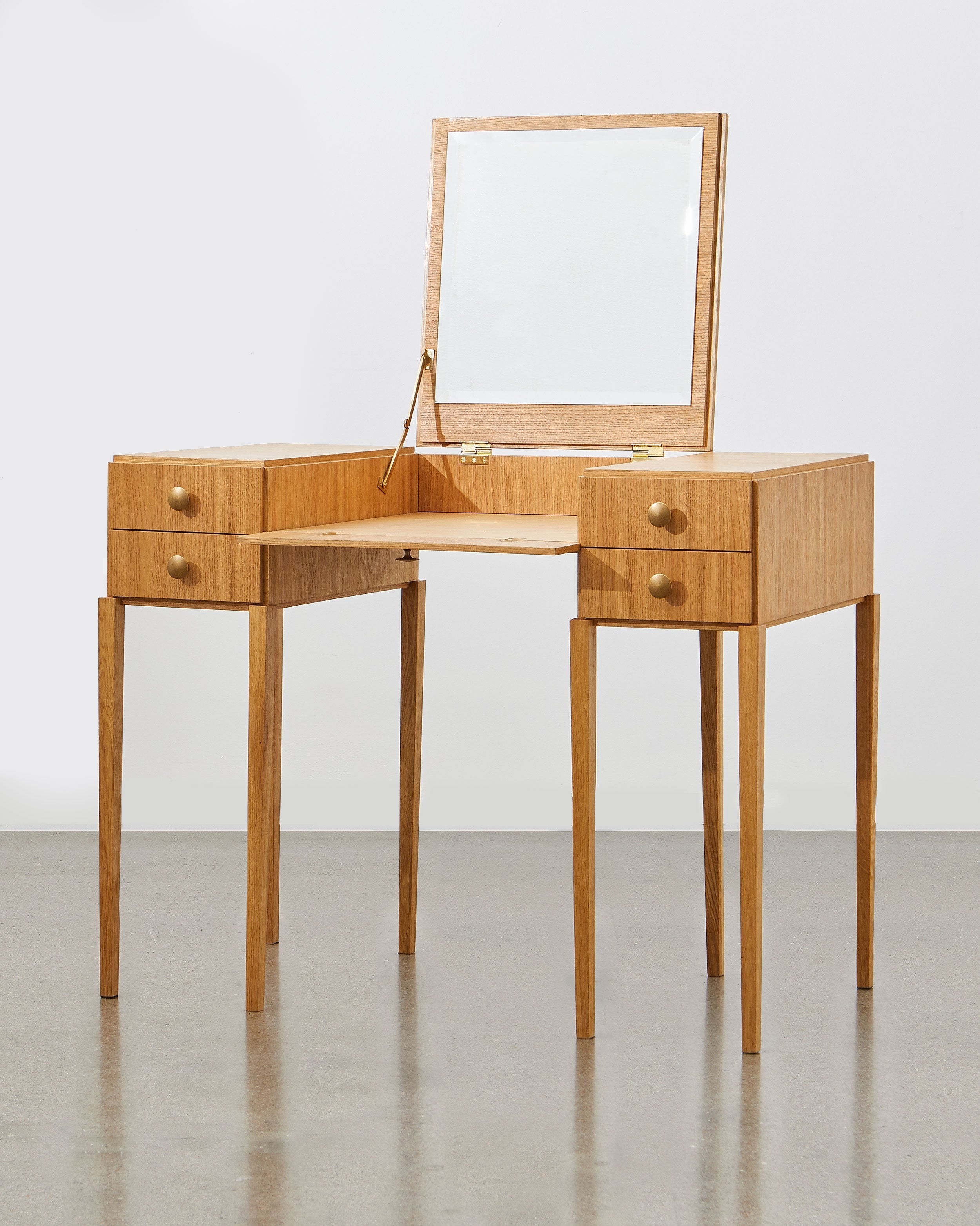 PH Dressing Table by Poul Henningsen, Danish design classic (1919) natural oak wood and brass handle with folding mirror 