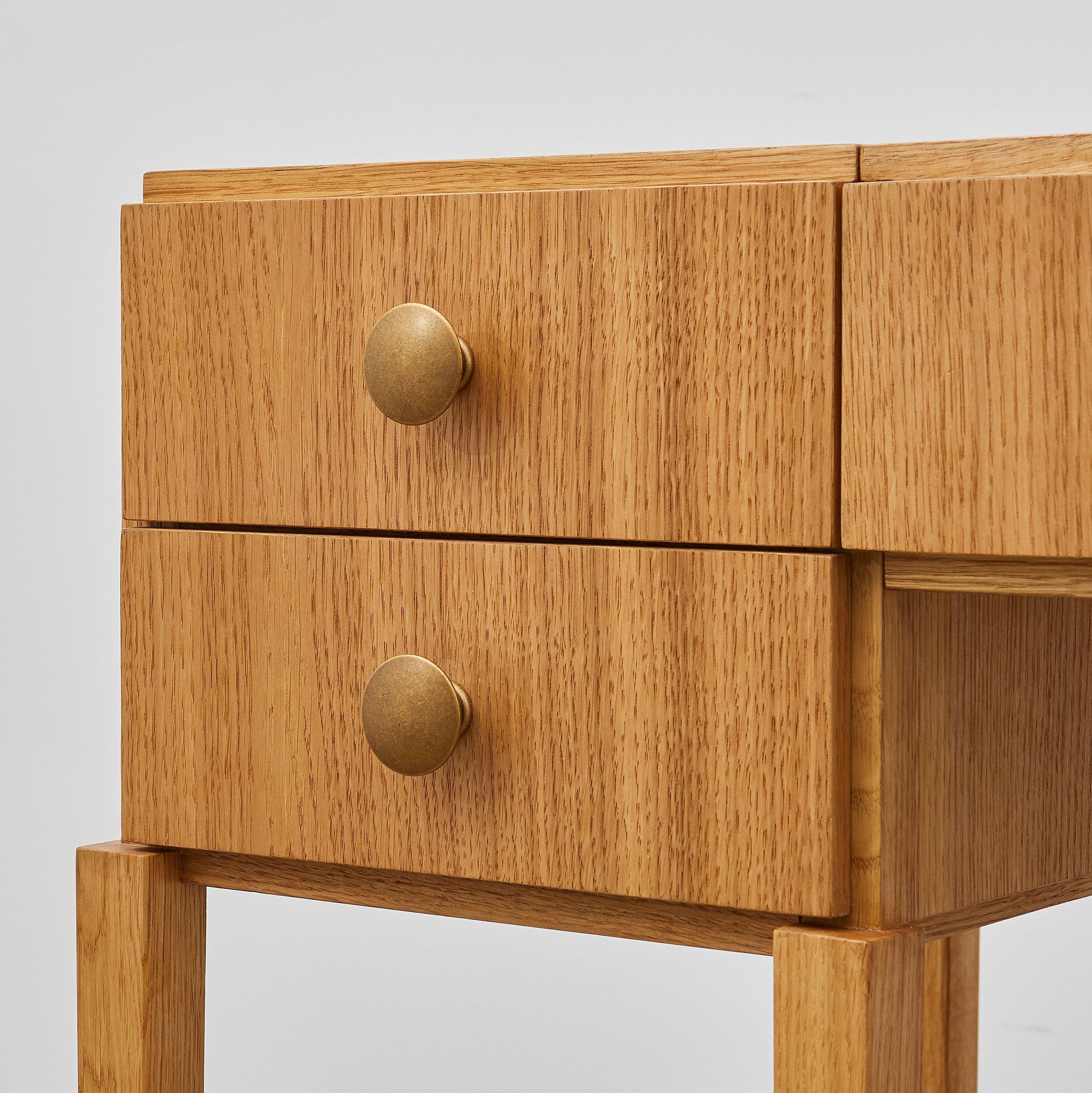 PH Dressing Table by Poul Henningsen, Danish design classic (1919) Natural oak wood and brass handle with folding mirror 