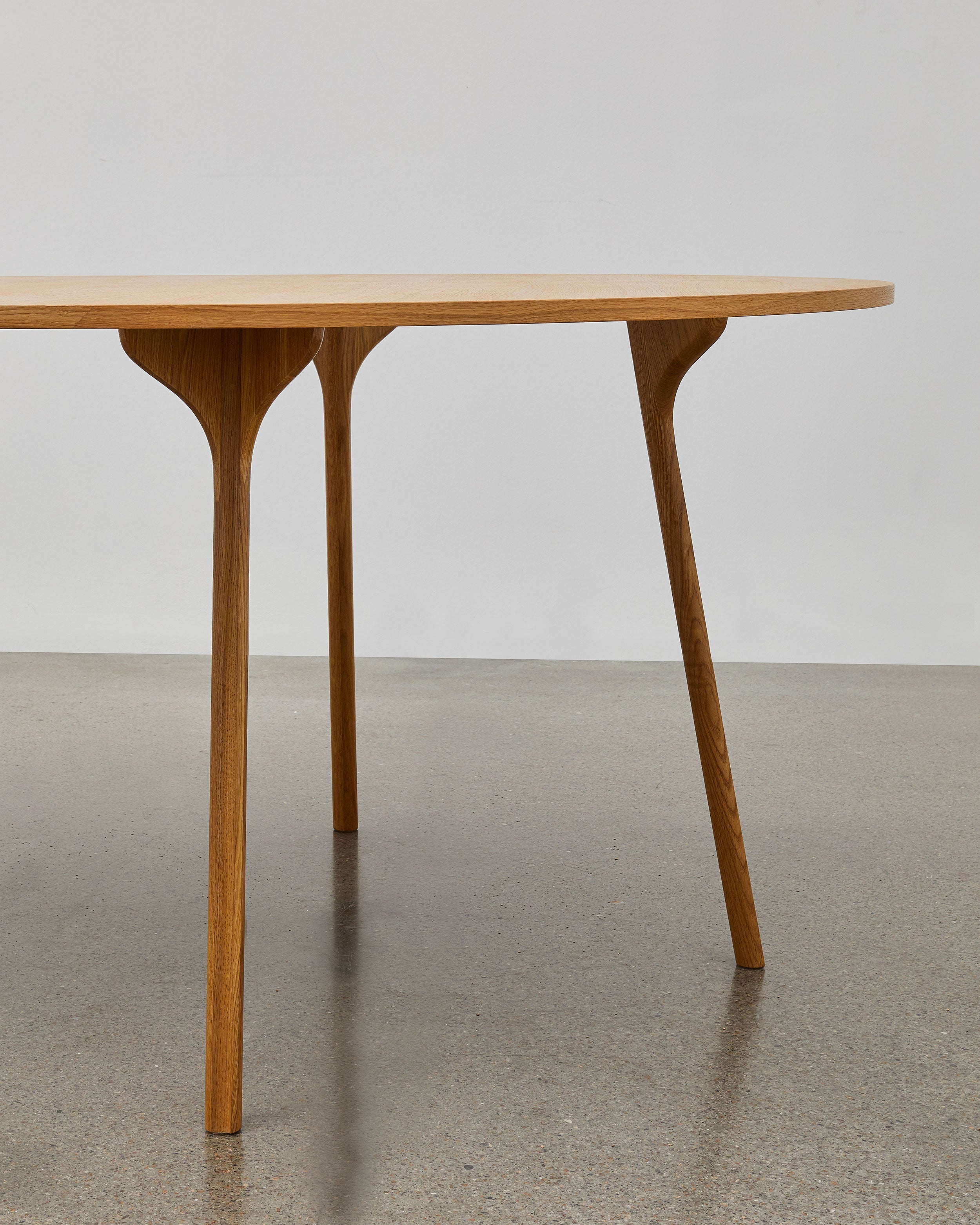 PH Circle Table by Poul Henningsen, Danish design classic (1937)
A minimalist round table with wooden legs and tabletop