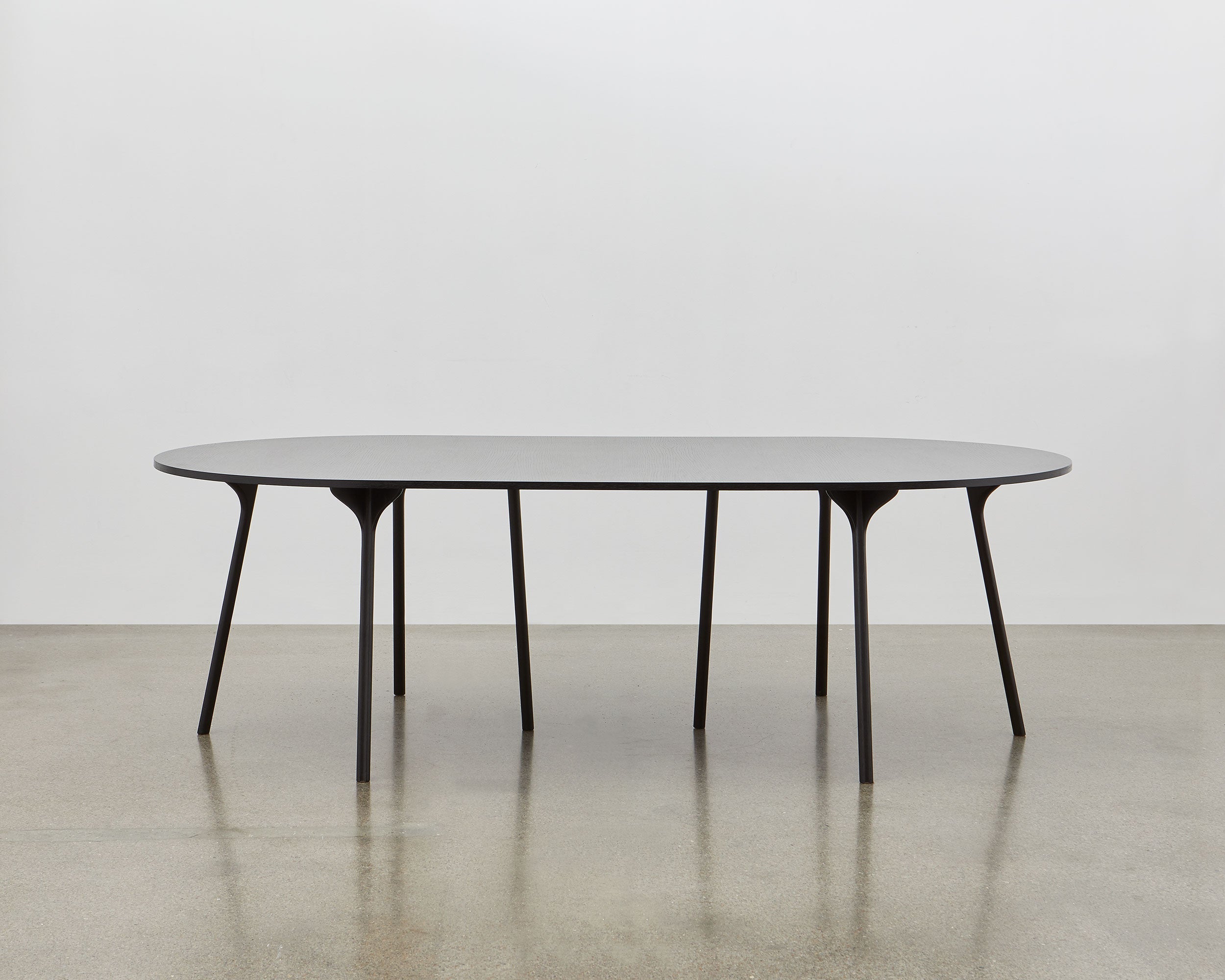 PH Circle Table by Poul Henningsen, Danish design classic (1937)
A minimalist table with black wooden legs and tabletop