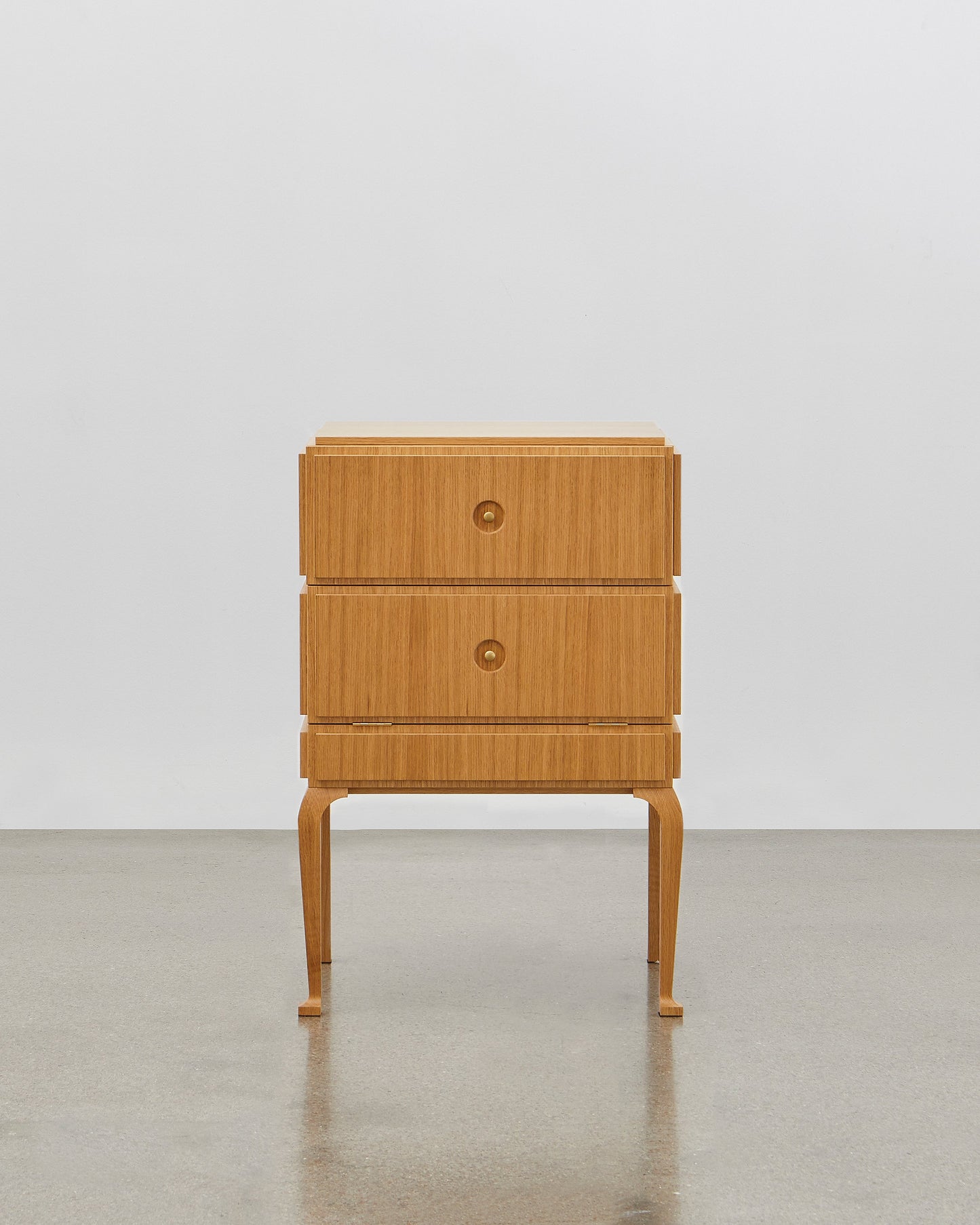 PH Small Drawer Chest by Poul Henningsen, Danish design classic (1930s) A small natural oak  wooden drawer chest with brass legs 