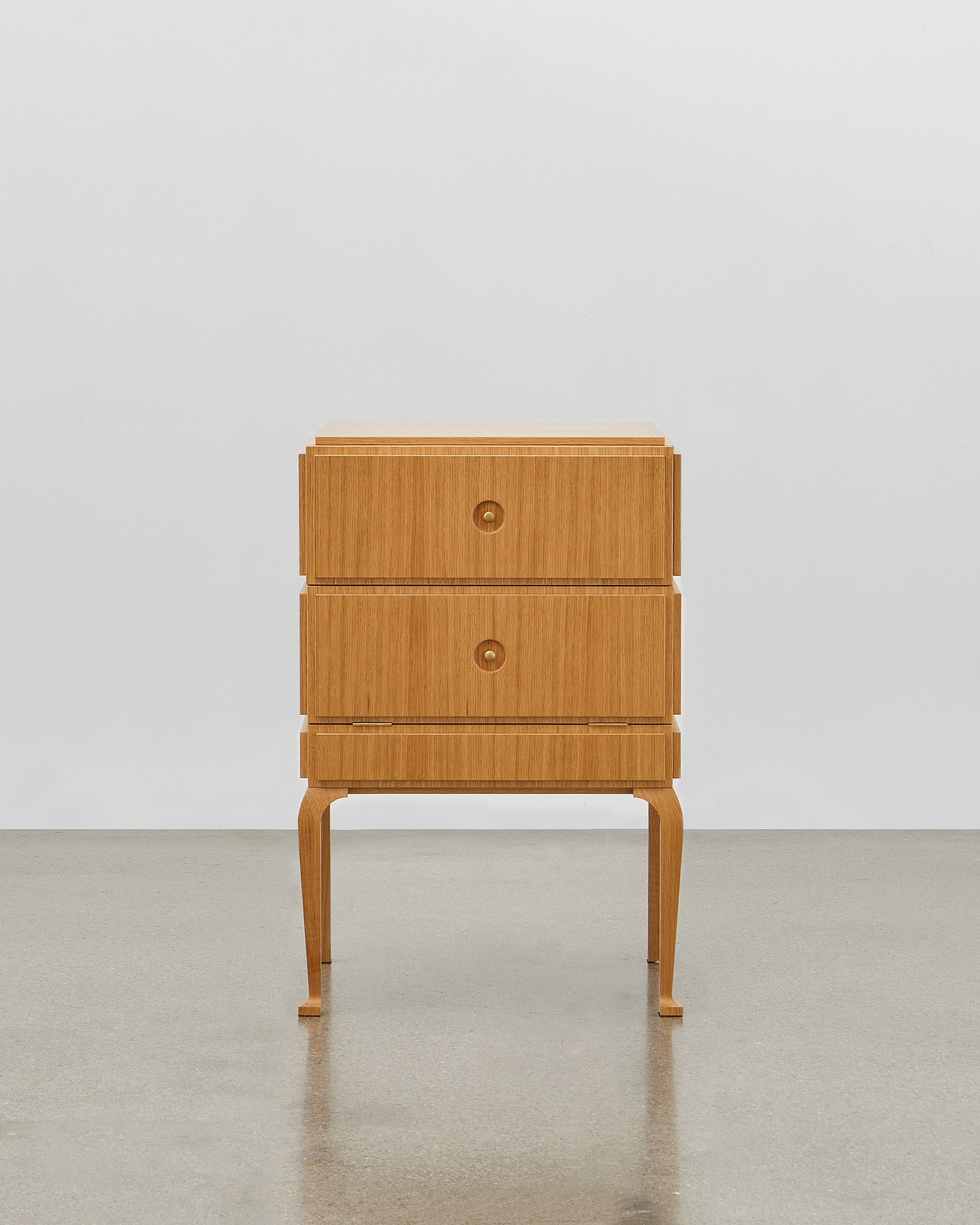 PH Small Drawer Chest by Poul Henningsen, Danish design classic (1930s) A small natural oak  wooden drawer chest with brass legs 