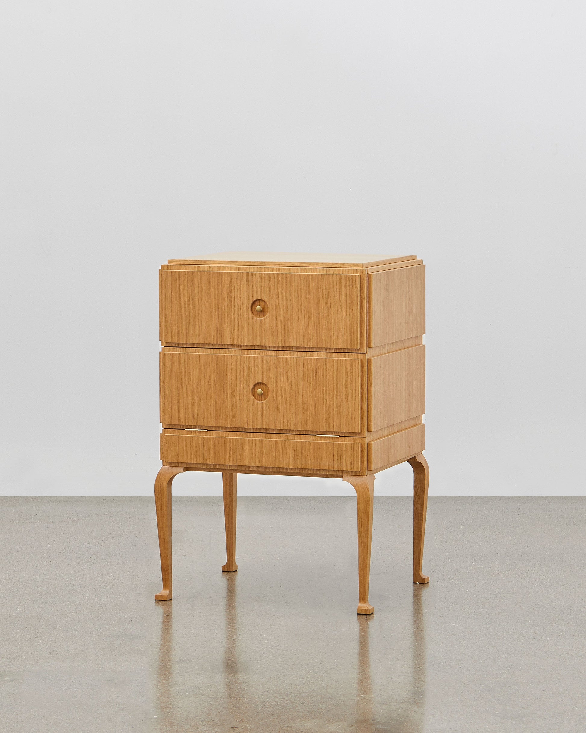 PH Small Drawer Chest by Poul Henningsen, Danish design classic (1930s) A small natural oak wooden drawer chest with wood legs 