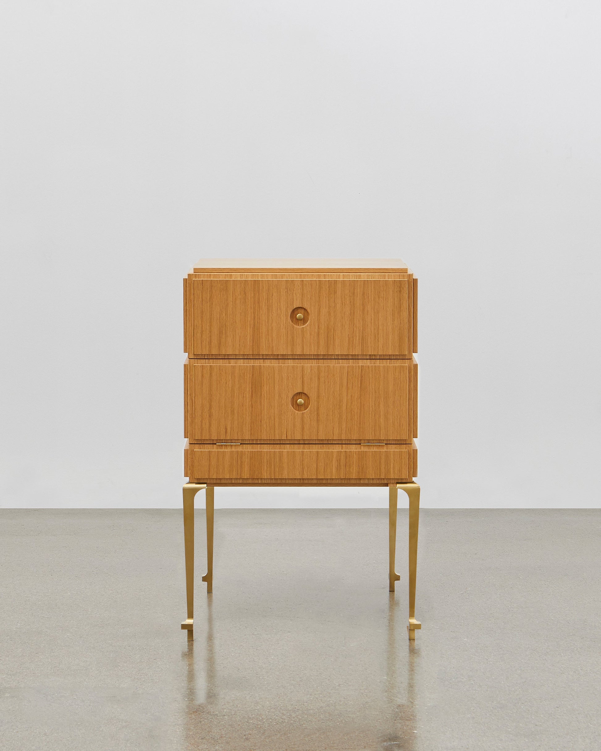 PH Small Drawer Chest by Poul Henningsen, Danish design classic (1930s) A small natural oak  wooden drawer chest with brass legs 